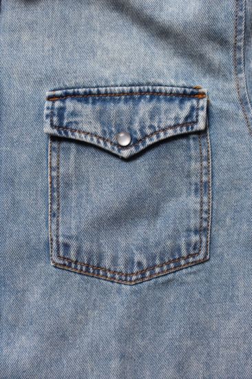 Lightweight Fabric Made Men Long Sleeve Denim Chest Pocket Shirt