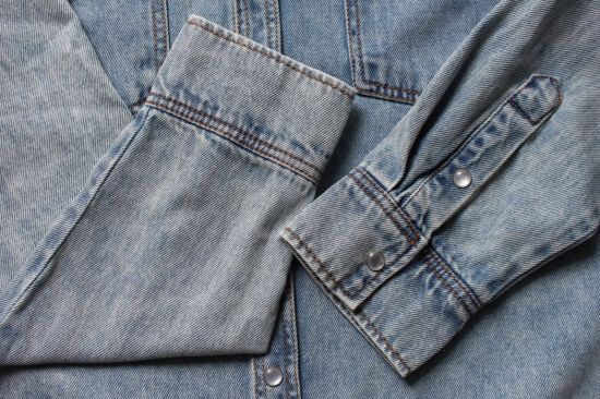 Lightweight Fabric Made Men Long Sleeve Denim Chest Pocket Shirt
